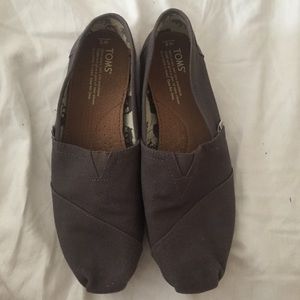 Toms