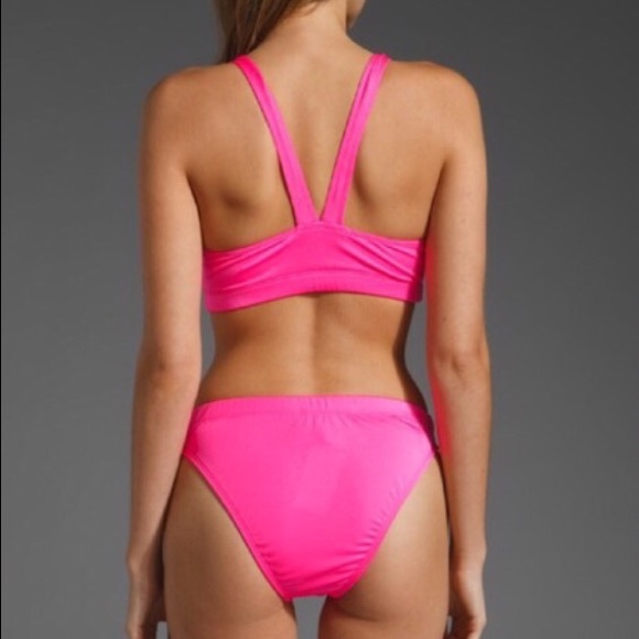 ✨ISO✨ WILDFOX swim top