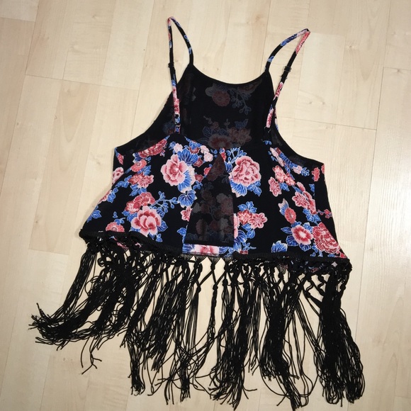 Black floral bottom fringe crop top - Picture 2 of 4