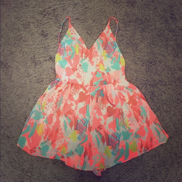 ******* GORGEOUS Size 2 Lush romper*******