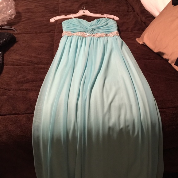 Formal dress - Picture 2 of 2