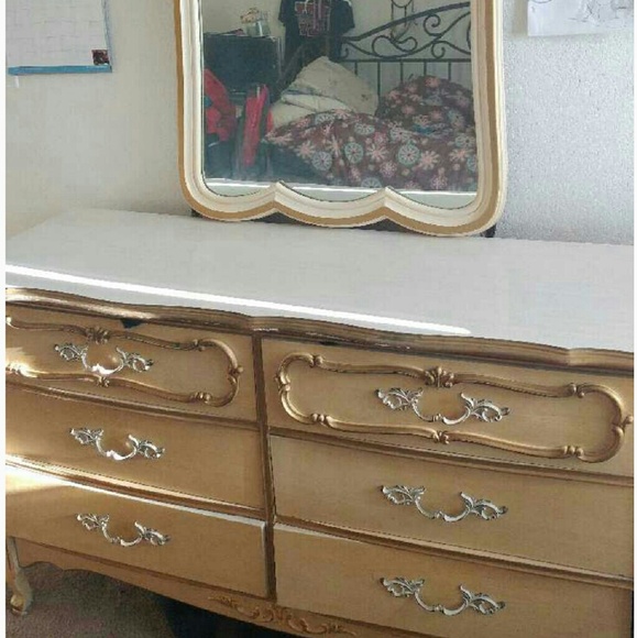 Dresser set