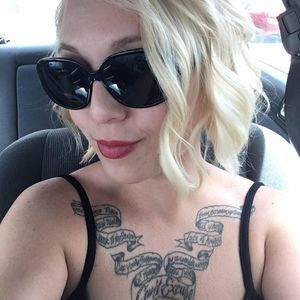 Meet your Posher, Niki