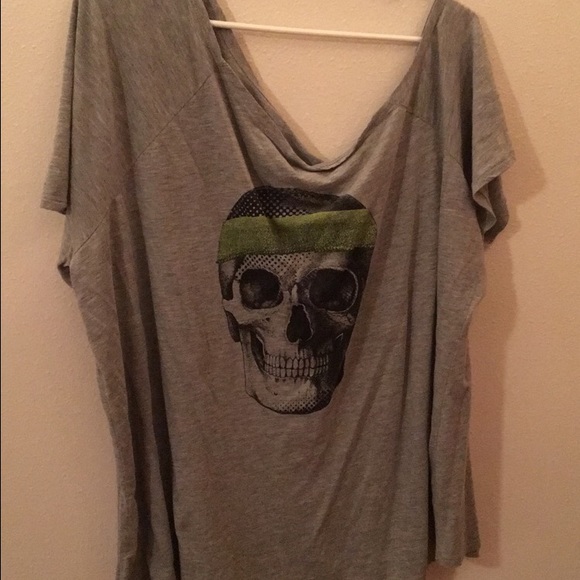 Off the shoulder skull work out top