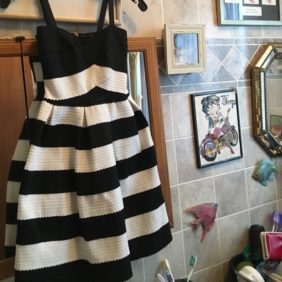 B darlin dress - Picture 2 of 4