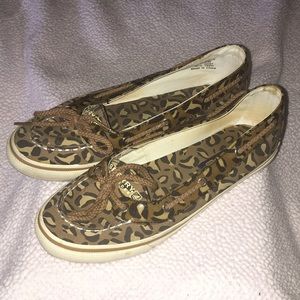 Gently used Sperry Top Sider. Girls size 5 NO BOX