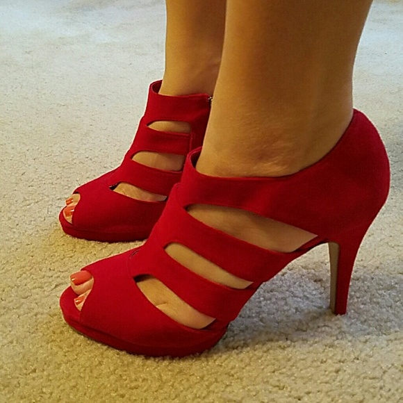 Need new home! Worn a couple of times.
