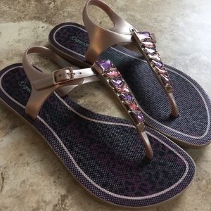 Thong sandals