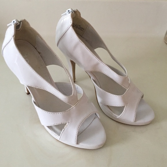 White classic high heels! - Picture 1 of 3