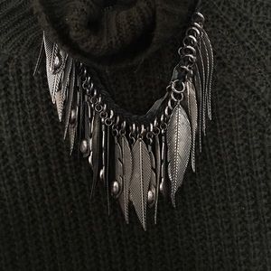 urban outfitters feather necklace
