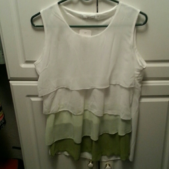 Ladies NWT tiered blouse - Picture 1 of 1