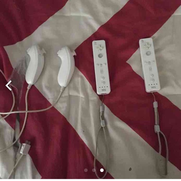 Wii Console with Sensor/ wires and controllers - Picture 3 of 3