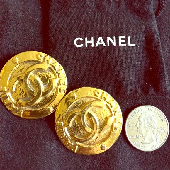 🎀🛍 Authentic Chanel Medallion earrings !