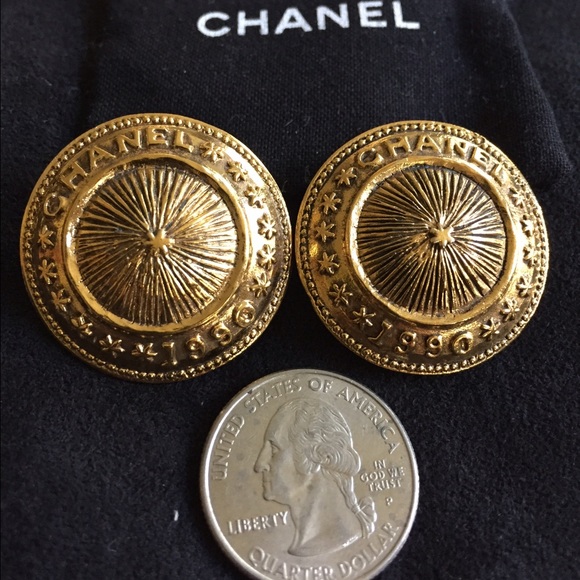 🎀❤️ Authentic Chanel clip on earrings