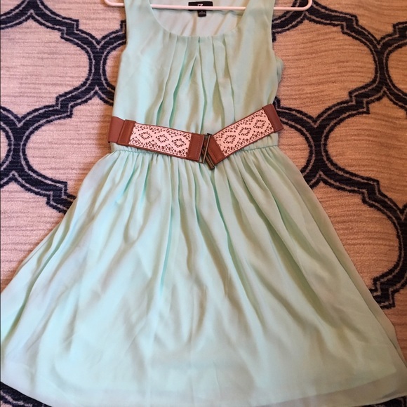 IZ Byer mint dress with belt size small! New!!