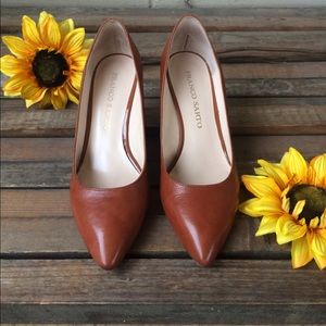 Adorable cognac color wedges
