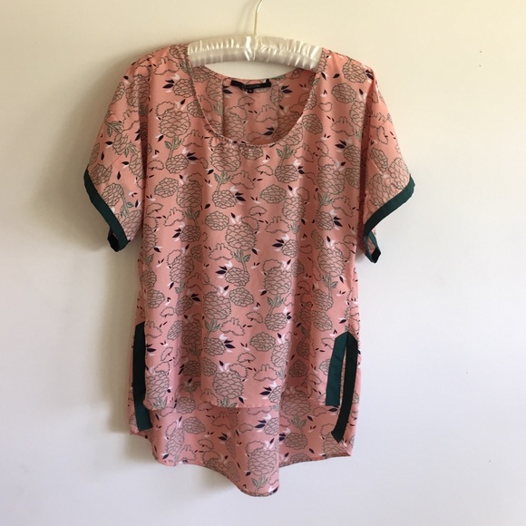 19Cooper Beige & Green-Contrasting Hi-Lo Top