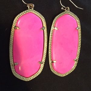 Kendra Scott earrings 🎀