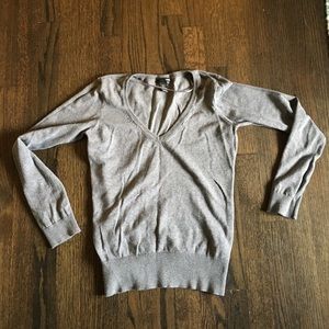 H&M Grey v-neck, pullover
