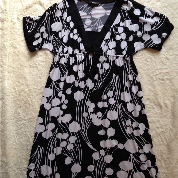 Super cute AGB black & white pattern dress