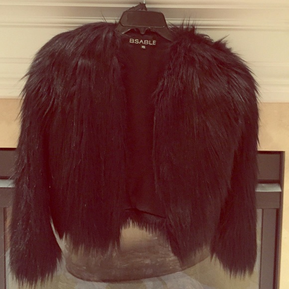 Cropped faux fur jacket