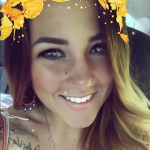 Meet your Posher, Lauren