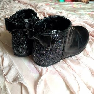 🌚 Black Glitter Bow Booties Sz 6 Toddler Place ✨