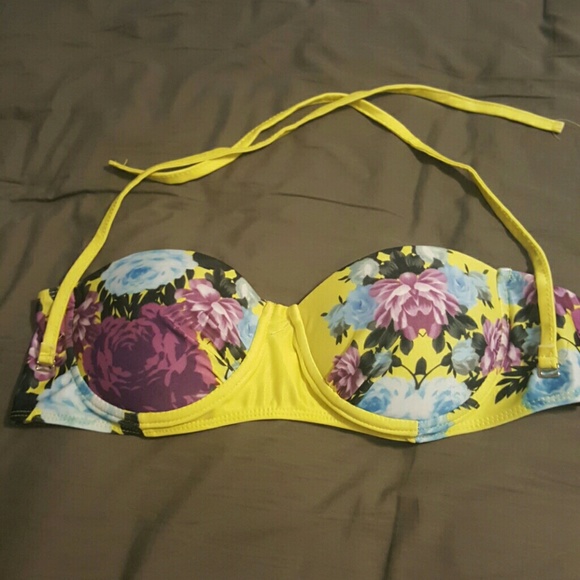 Swimsuit - Picture 2 of 4