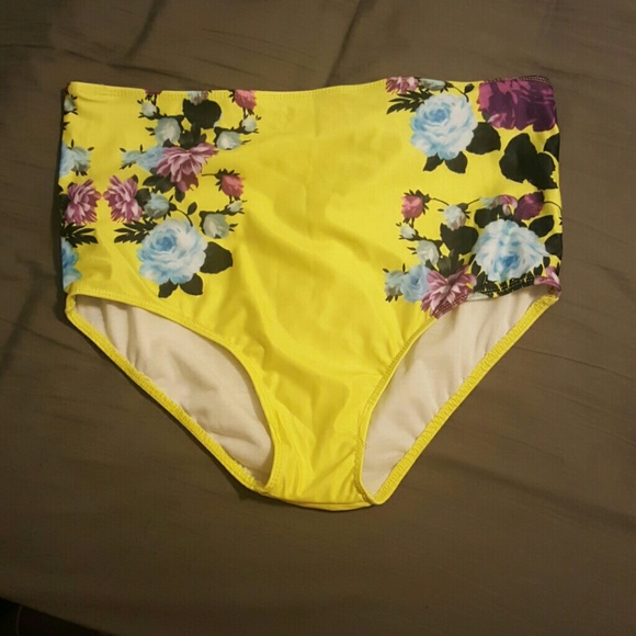 Swimsuit - Picture 3 of 4