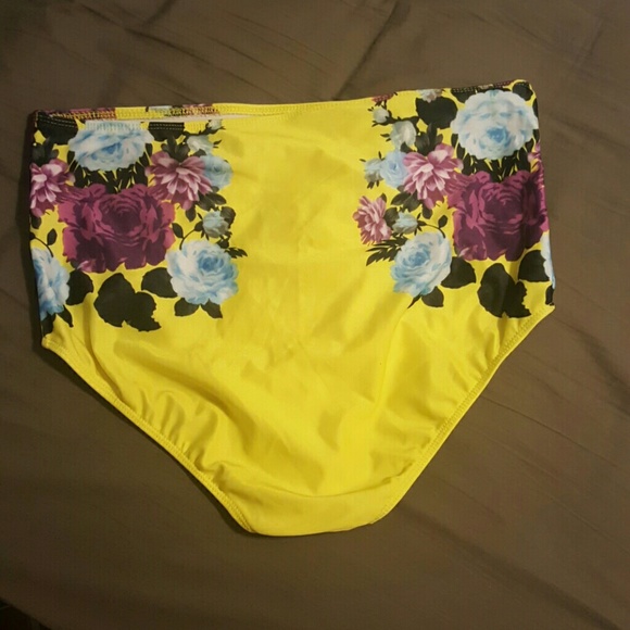 Swimsuit - Picture 4 of 4