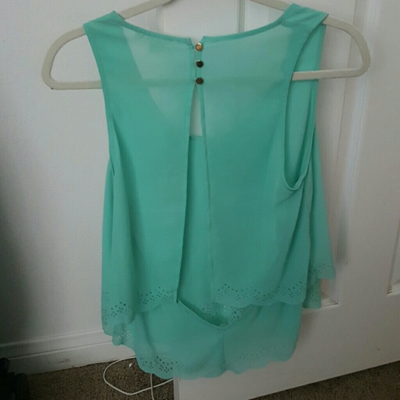 SOLD Top - Picture 2 of 4