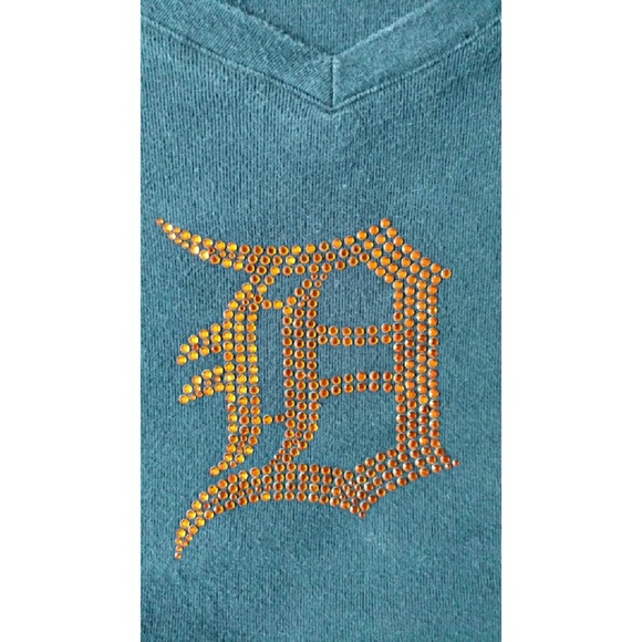 Detroit D v-neck t-shirt