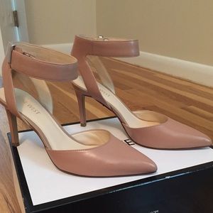 NEW 7.5 Nine West Heels