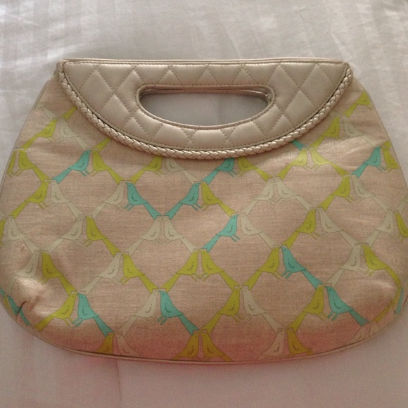 Vera Bradley clutch🎉 - Picture 2 of 3