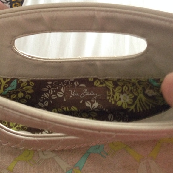 Vera Bradley clutch🎉 - Picture 3 of 3
