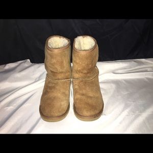 Ugg classic short boots in the color chestnut