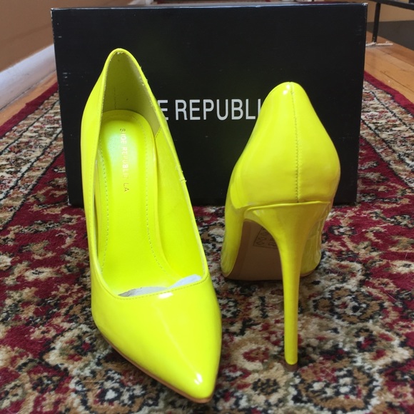 Neon yellow Shoe Republic Heels 👠👠