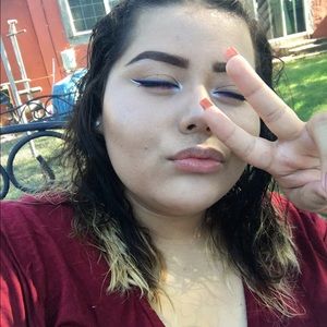 Meet your Posher, Cynthia