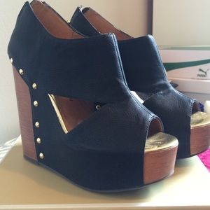Chinese Laundry Black Wedges