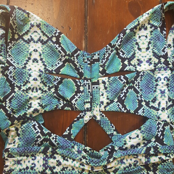 Beautiful Snake Print Dress - Picture 3 of 3