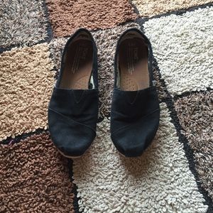 Black TOMS