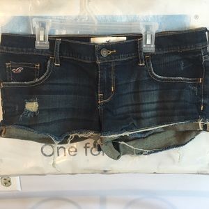 Dark wash Jean hollister shorts
