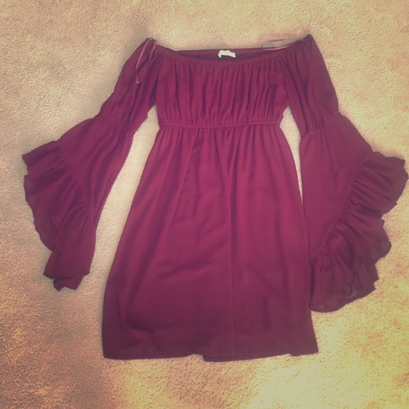 Cite maroon dress