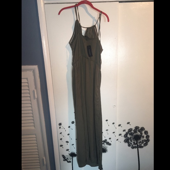 (NEW) Dark Green Halter Maxi Dress - Picture 2 of 4