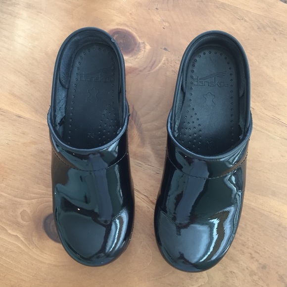Dansko Shoes - Dansko patent leather black shoes size 36