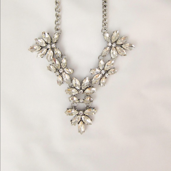 Floral glitter necklace - Picture 2 of 4