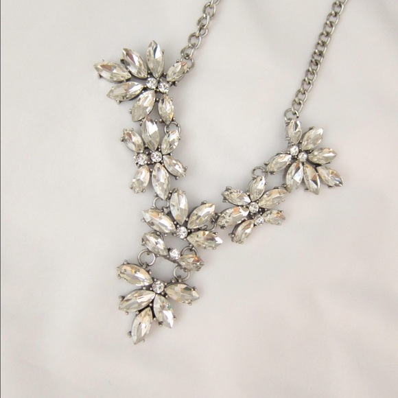Floral glitter necklace - Picture 3 of 4