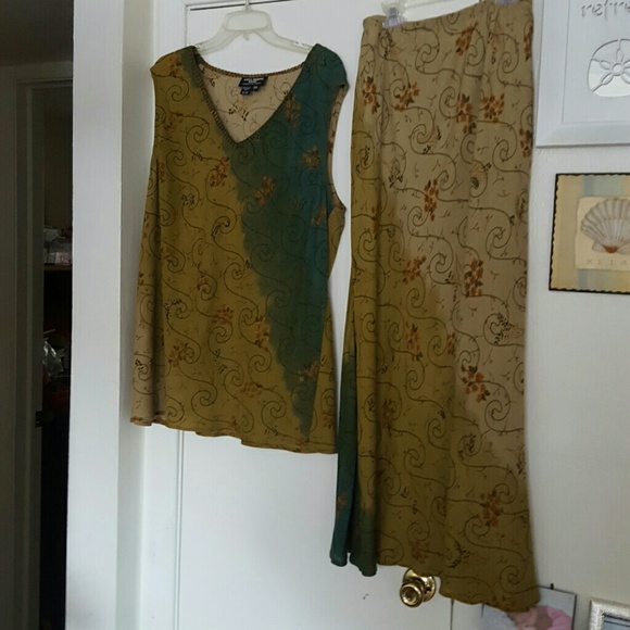 Two piece sleeveless skirt set