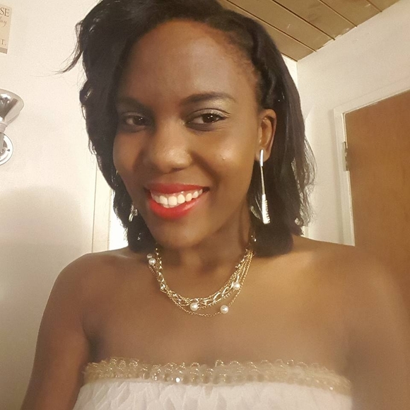 Meet your Posher, Claire