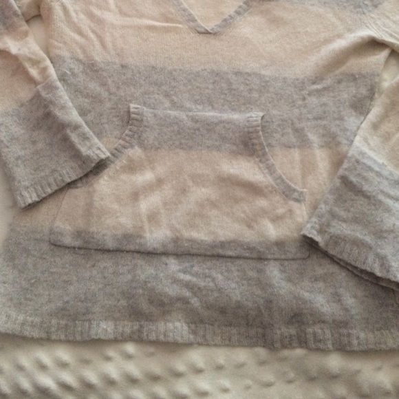 Banana Republic Wool Sweater - Picture 3 of 4